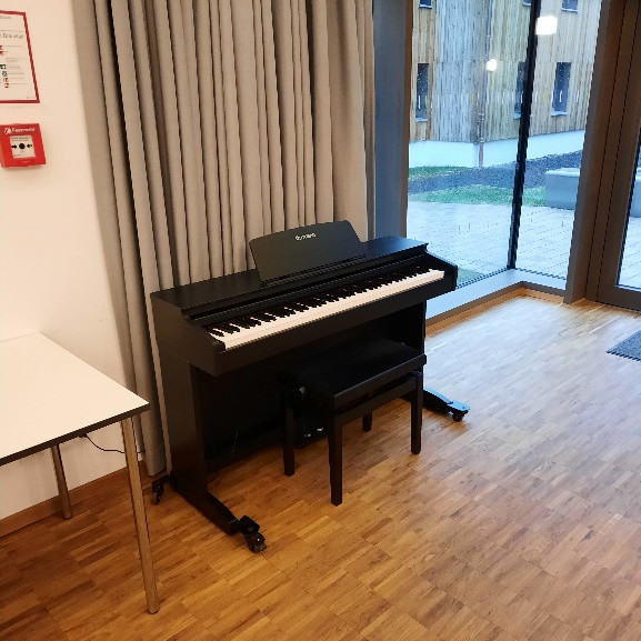 Abbildung 1- Digital Piano im Tagungsraum 1