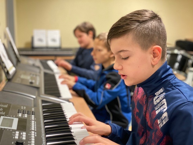 Kinder am Instrument