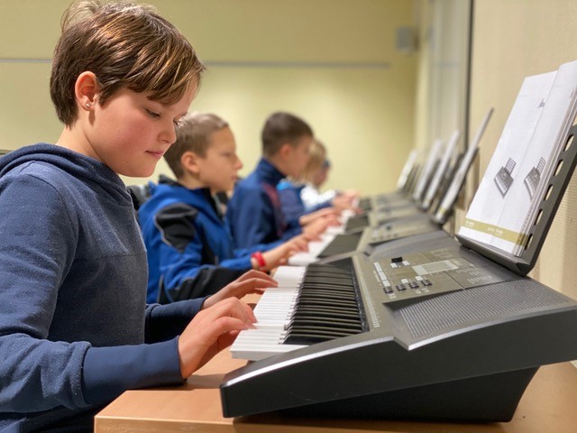 Kinder am Instrument