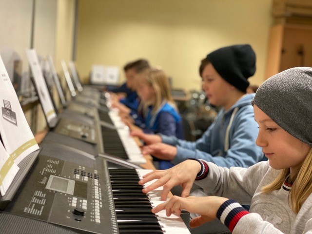 Kinder am Instrument