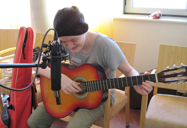 Gitarren werden live eingespielt